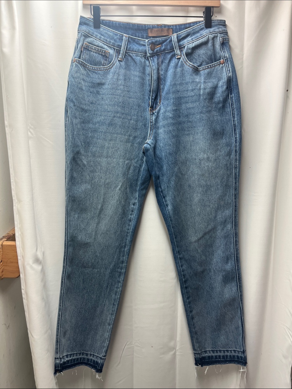 Judy Blue Medium Wash Boyfriend Fit Raw Undone Hem Jeans- 30 - Picture 1 of 5